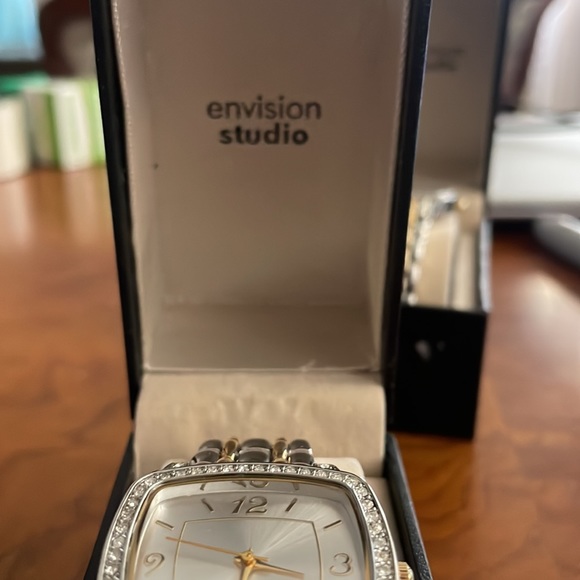 Watch - Picture 2 of 5